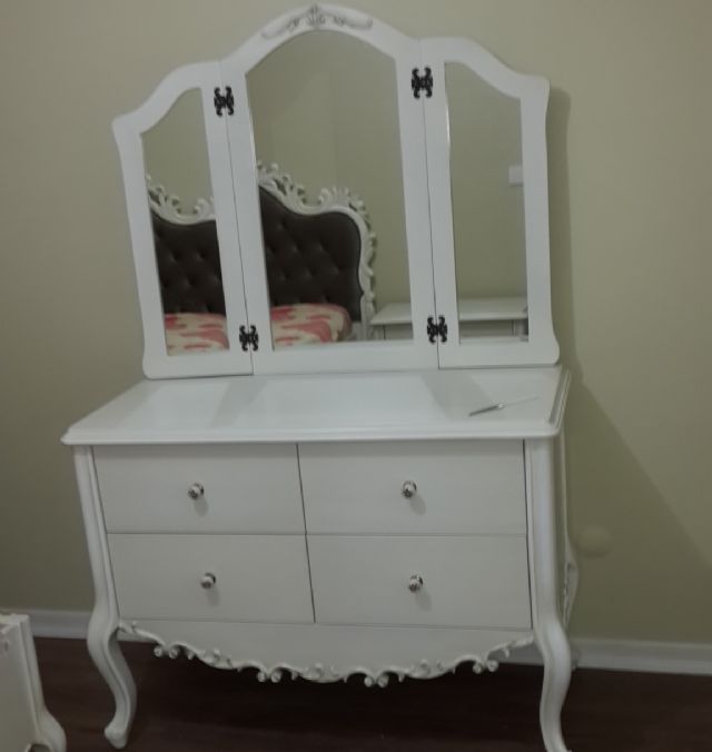 Custom Bedroom Furniture Unique Design Vanity With Folding Mirror