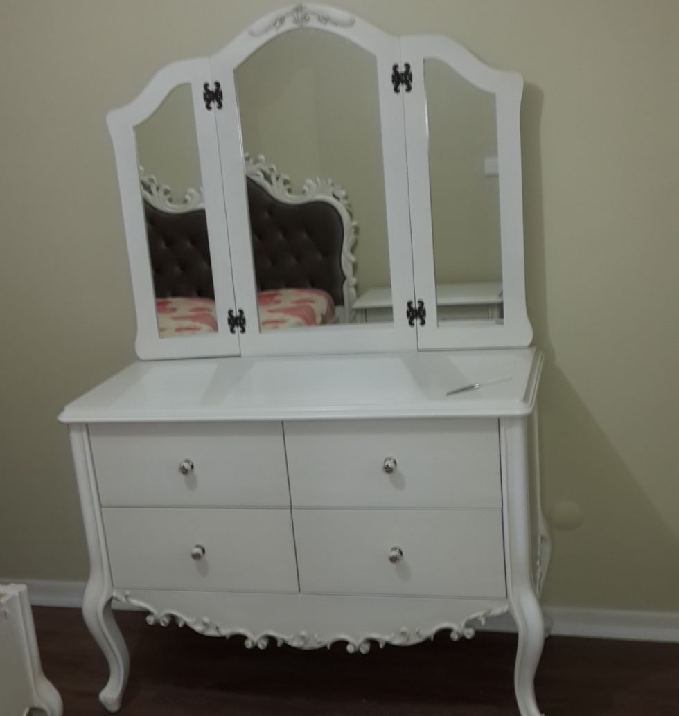 Kodu: 12627 - Custom Bedroom Furniture Unique Design Vanity With Folding Mirror