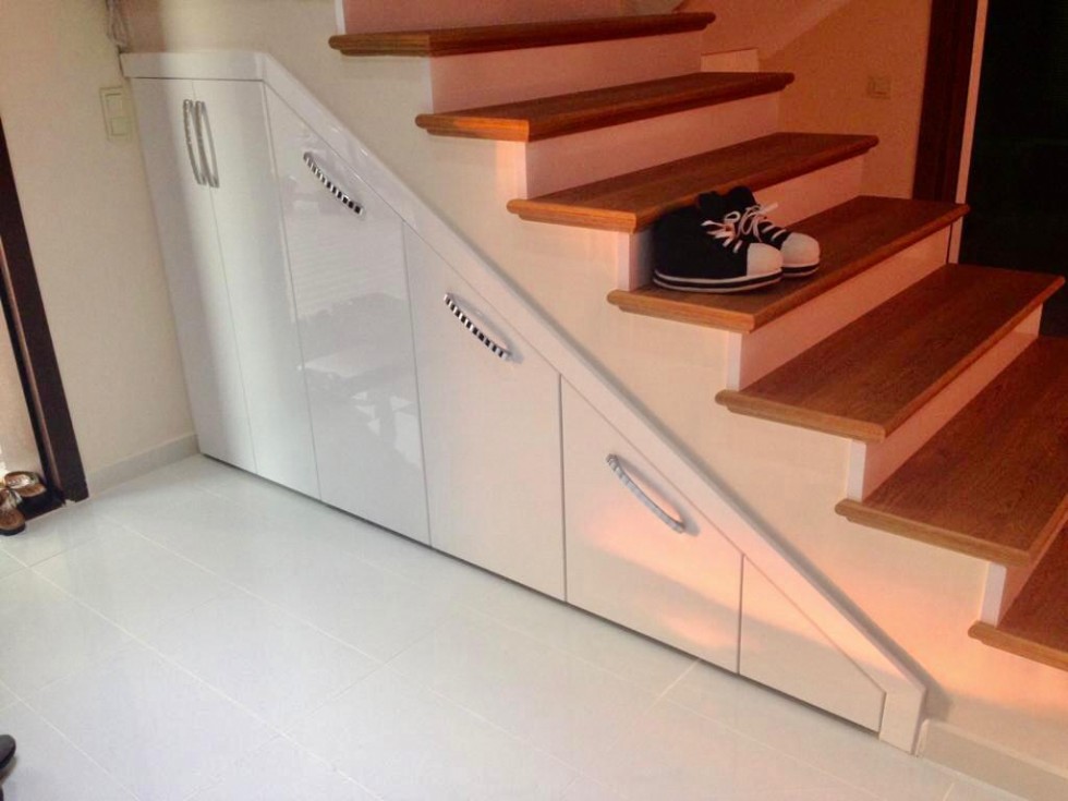 Kodu: 13082 - Utilizing Every Nook: Under Stairs Furniture Cabinets For Small Spaces
