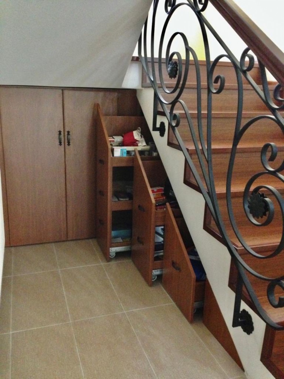 Kodu: 13091 - Utilizing Every Nook: Under Stairs Furniture Cabinets For Small Spaces